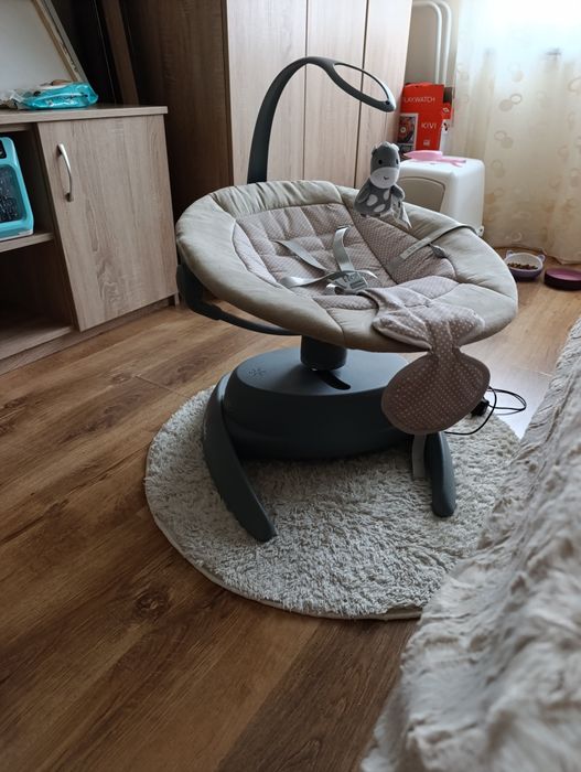 Продавам музикална електрическа люлка