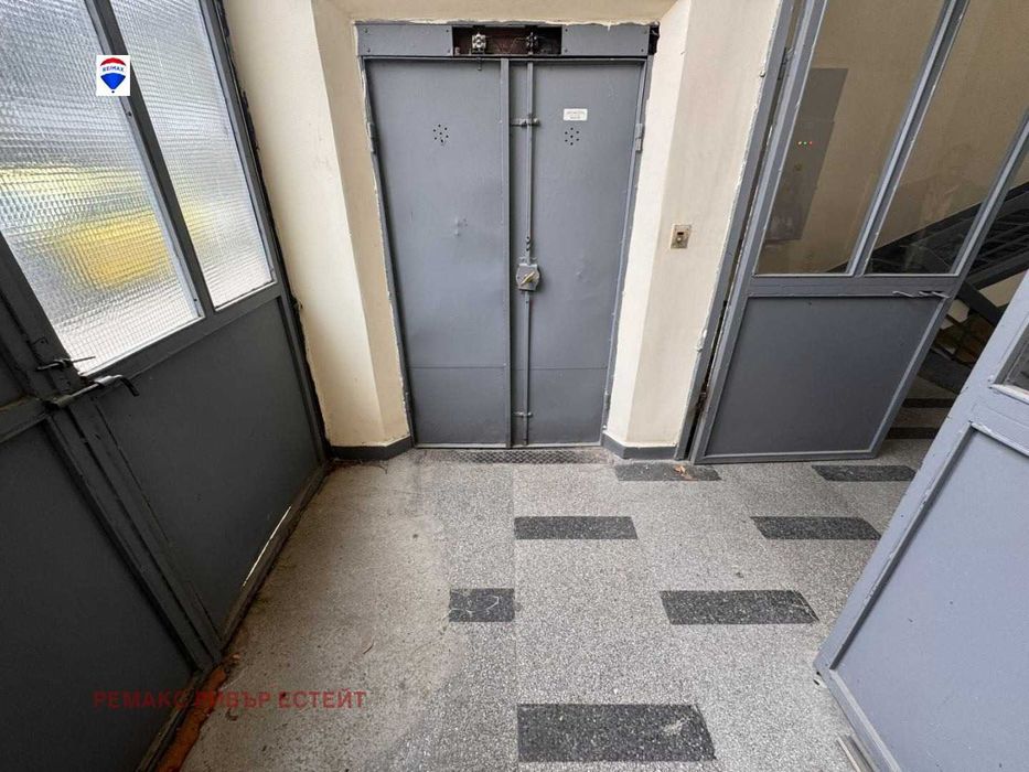 Продава се Промишлена сграда в Русе, Родина 1 - 816 кв.м за 2525 €/кв.м - Снимка #4