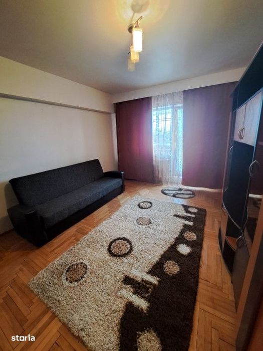 Vanzare- Apartament cu 3 camere, decomandat, etajul 6 din 8 cu lift