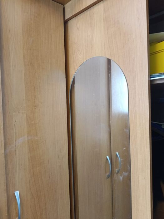 Срочно продам угловой шкаф