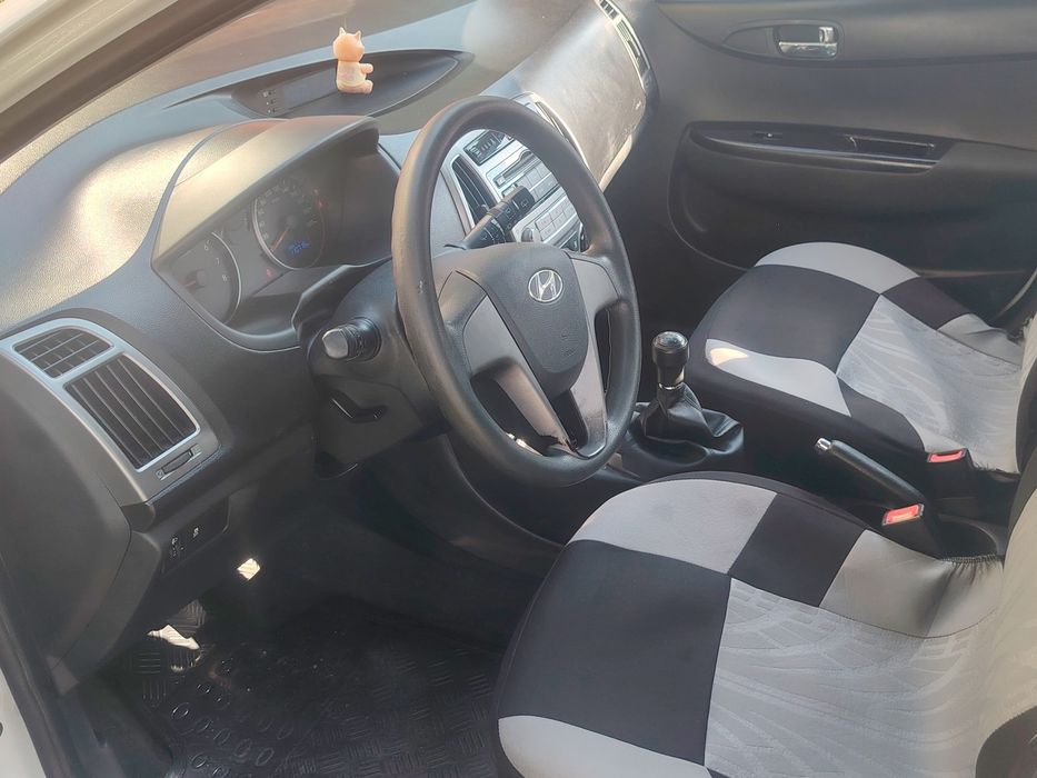 Hyundai i 20 . 2013