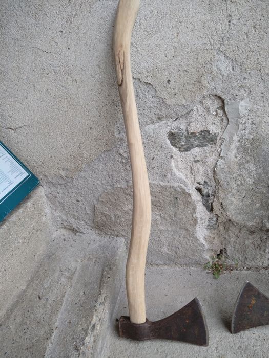 Продавам две антикварни огромни брадви Франция 19-ти век