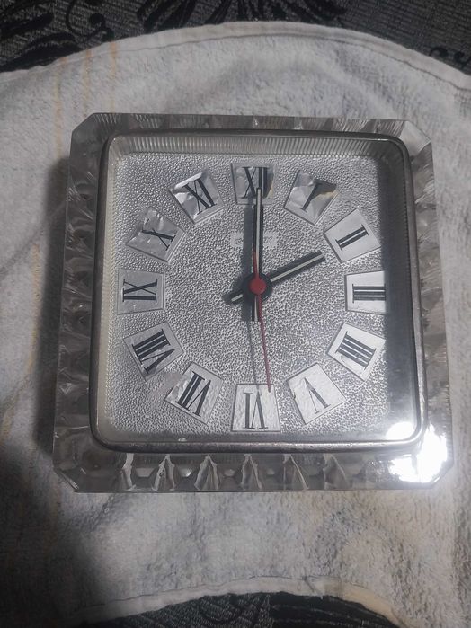 Продам часы маяк