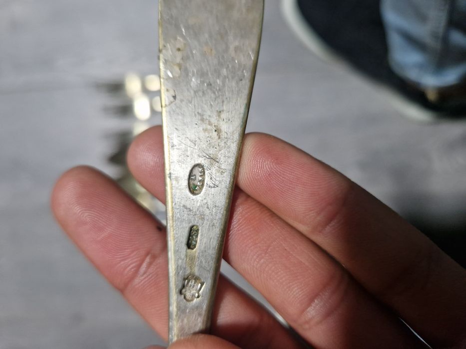 Vând tacâmuri vechi de argint