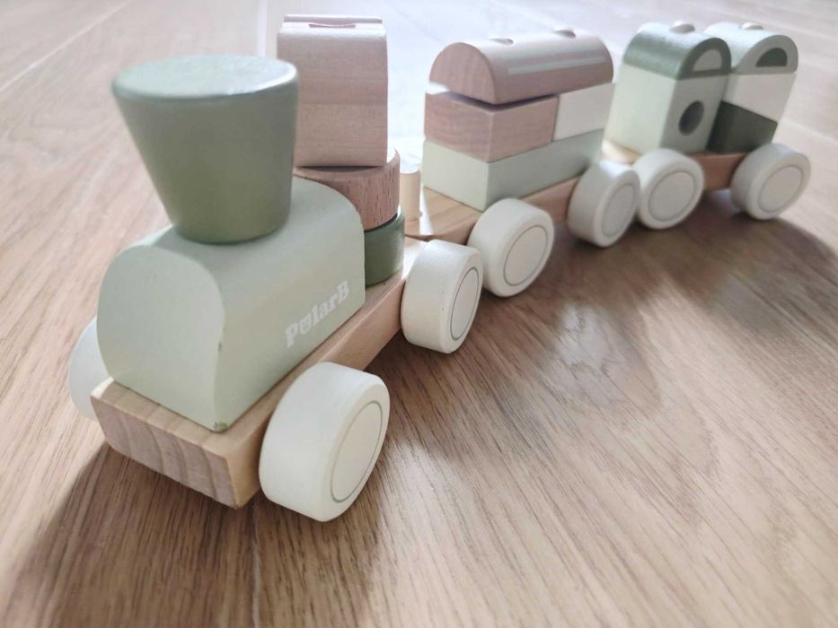 Бебешки играчки и дрънкалки за количка, меки книжки, сензорни кубчета