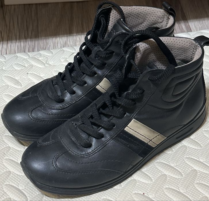 Лоферы, сапоги, ботинки женские