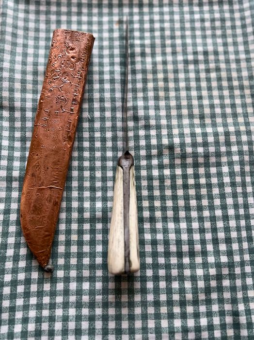 Възрожденски нож с костна дръжка