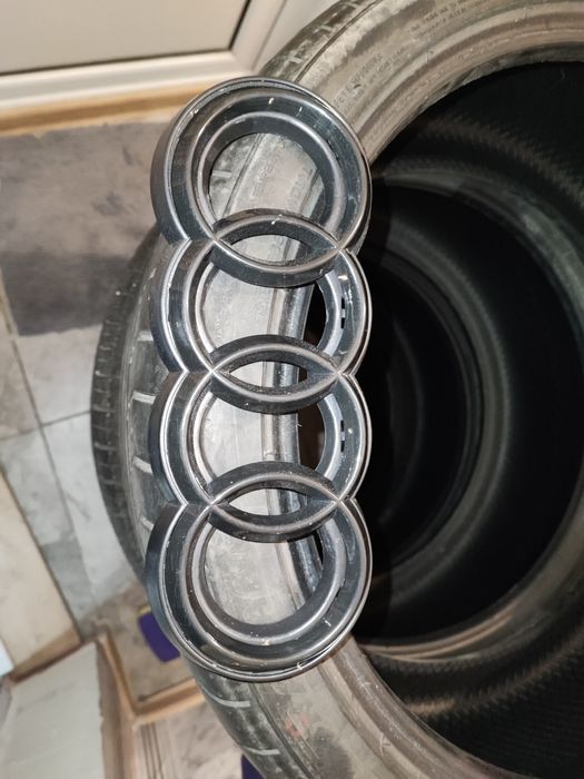 Основа с Емблема за решетка на ауди