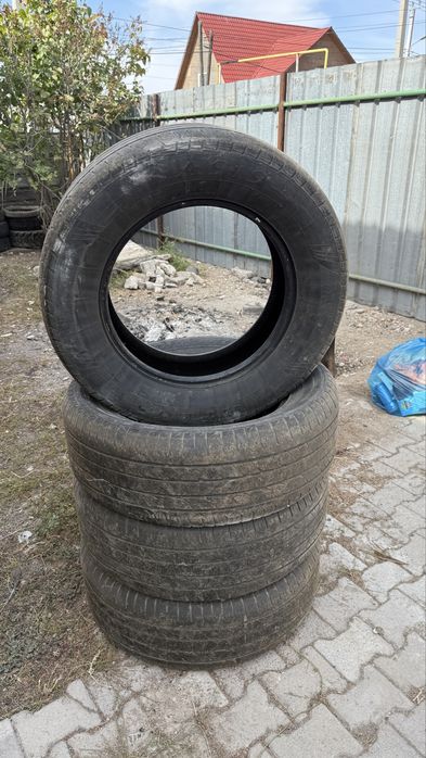 Продам комплект всесезонных шин 285/60 R18
