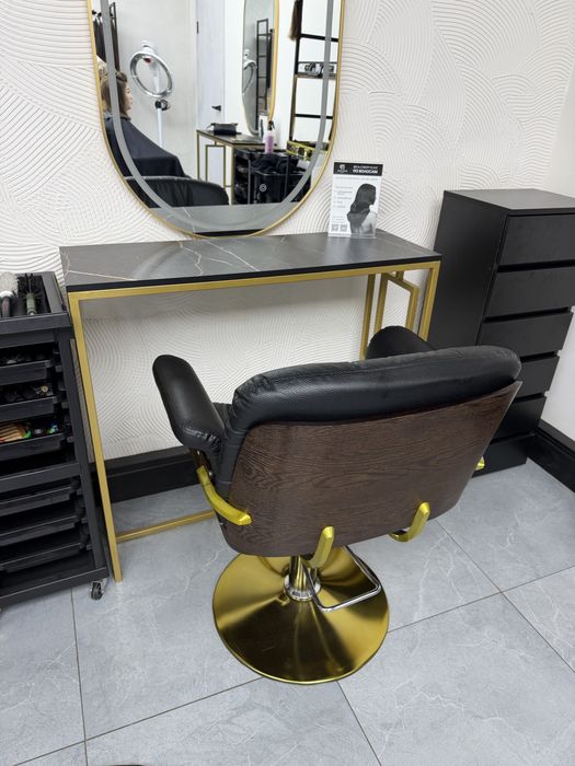 Парикмахерское кресло