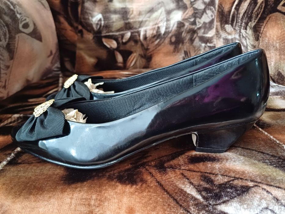 Продам туфли новые