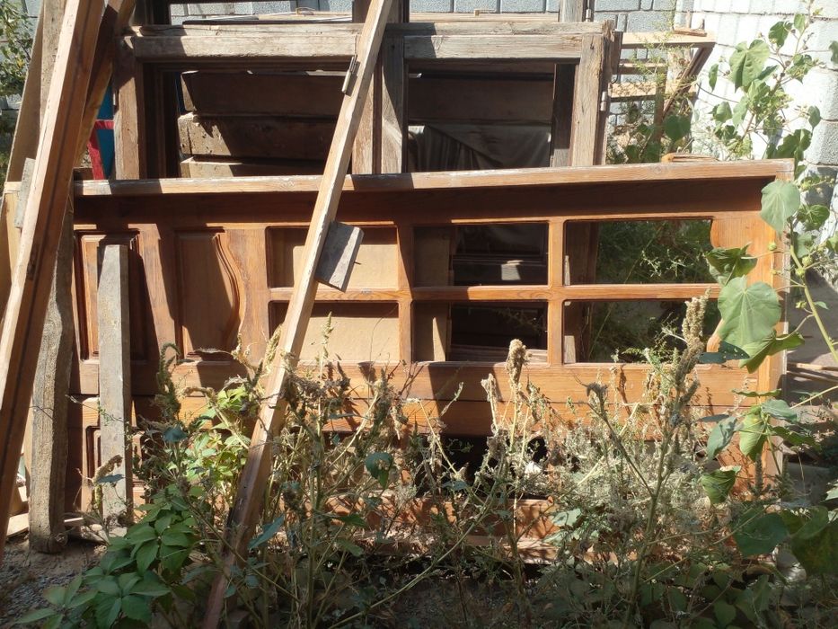 Окна двери и балка реика