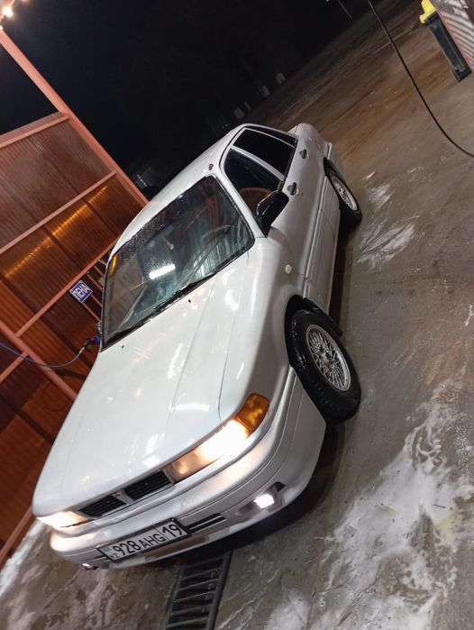 Машина Митсубиси галант