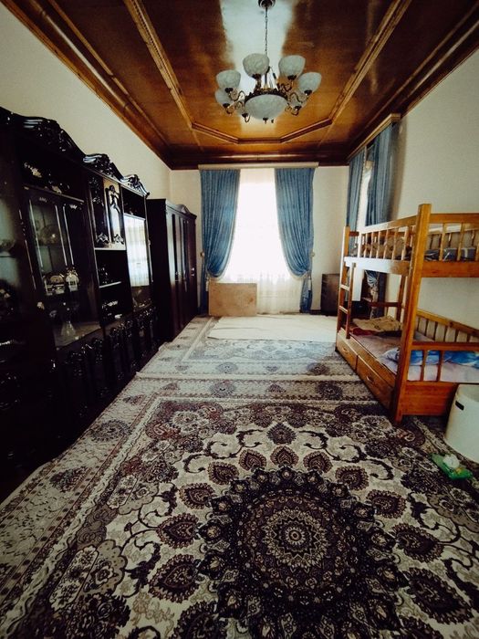 Uy sotiladi 10 sotix 8 ta xona