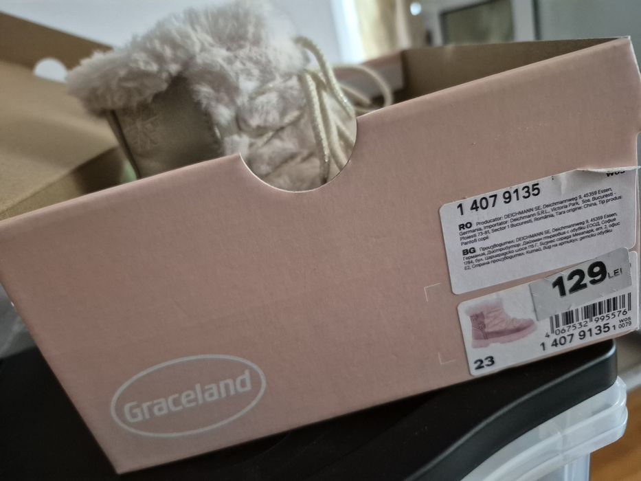 Ghete si adidasi fetite. Marimea 23