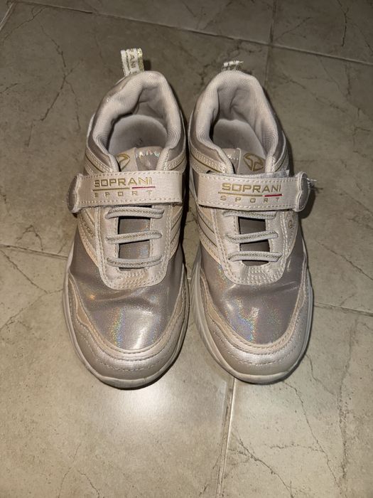 Туфли и кроссовки для девочек