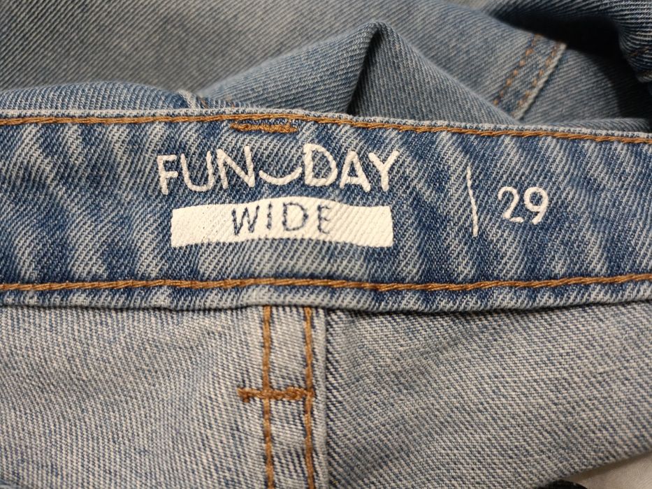 Продаю джинсы голубые