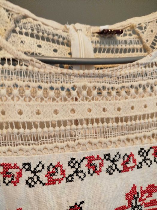 Rochie cu broderie manuală, stil tradițional – Vegas Luxury, mărimea M