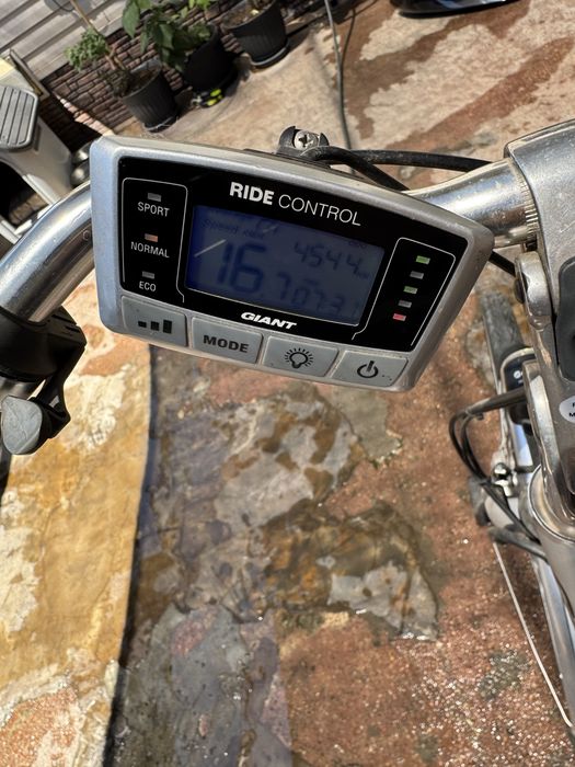 Bicicletă electrica Giant