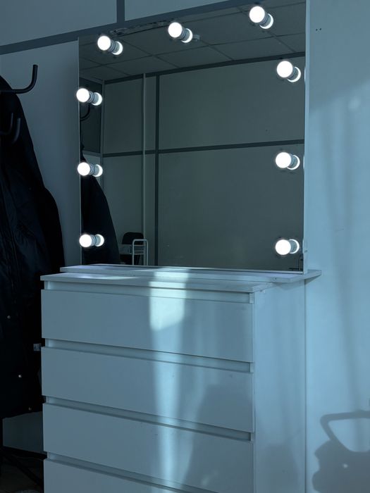 Комод с зеркалом