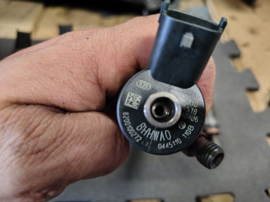 Injector injectoare Renault laguna 2 1.9dci f9q cod 8200100272 sau 0445110110 renault megane 2 1.9dci renault scenic 2  1.9dci  8200100272  0445110110