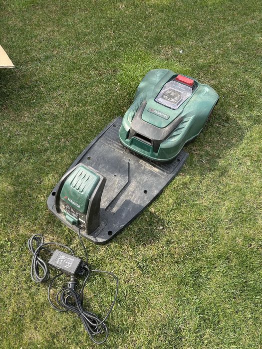 Robot pentru tuns gazonul