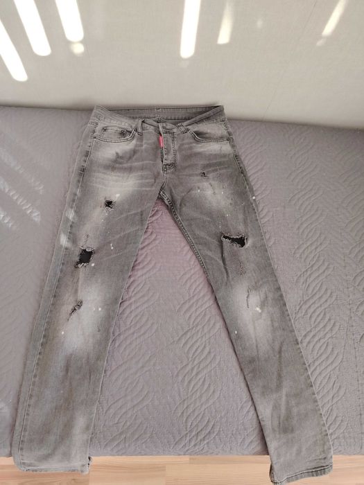 Мъжки  дънки с накъсан ефект