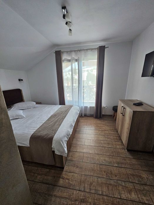 Cabane Piatra Fântânele PAȘTE 2026