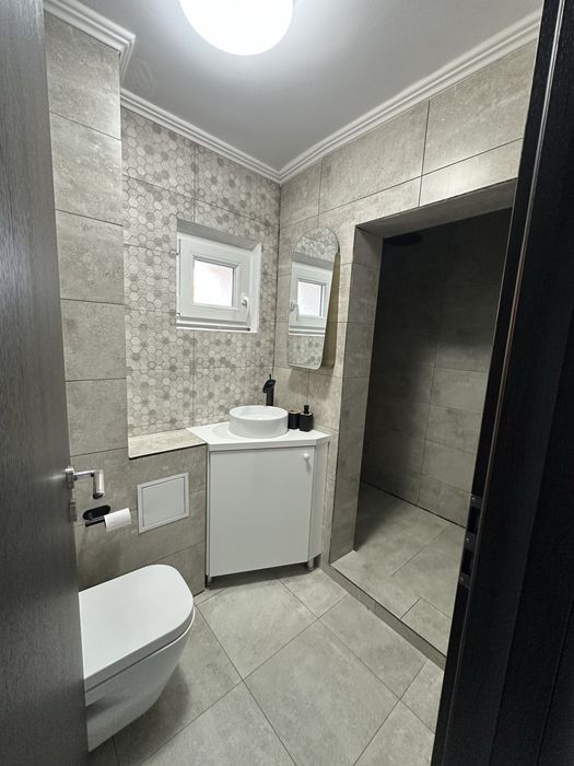 Apartament 4 camere de închiriat