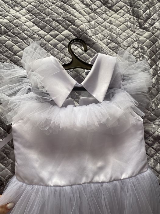 Платье белое на девочку 8-9 лет