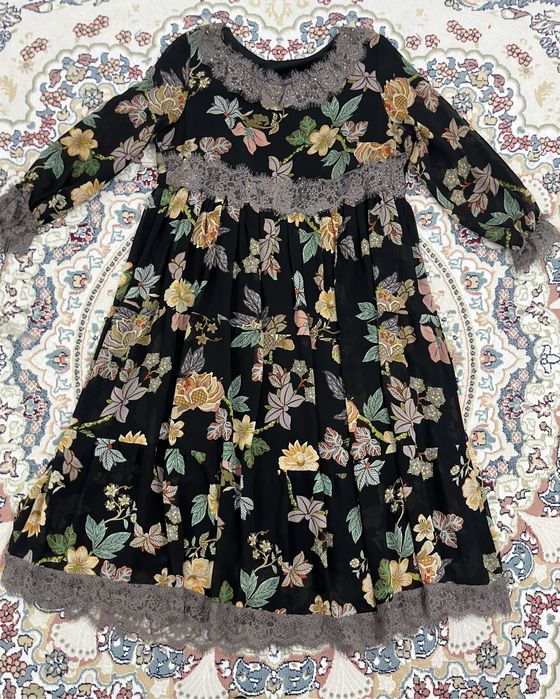 женские платья.