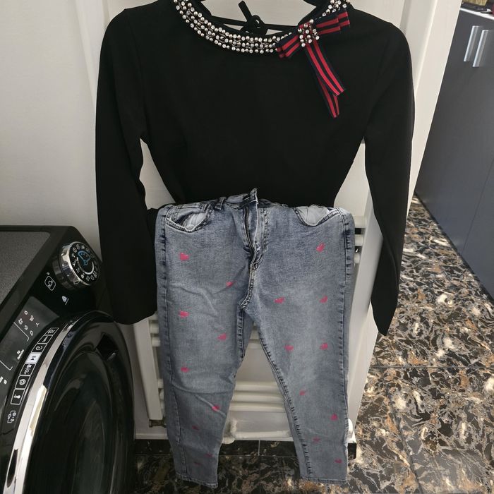 Tinuta bluza si blugi