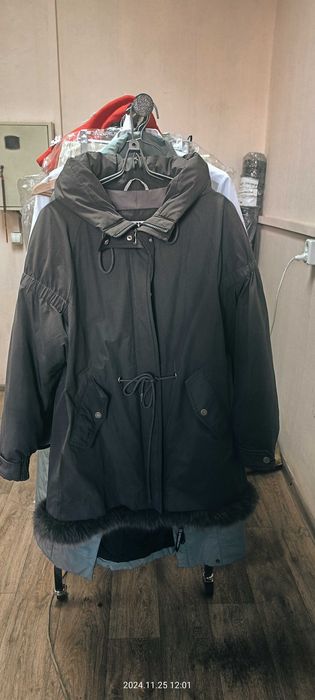 Куртка Женская зимняя с капюшоном отдаю