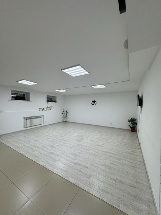 Сдам зал в суб.аренду