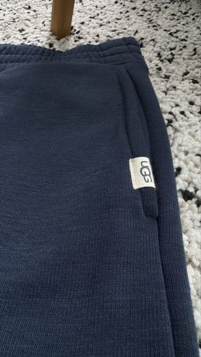 Ново дамско долнище Ugg размер XL