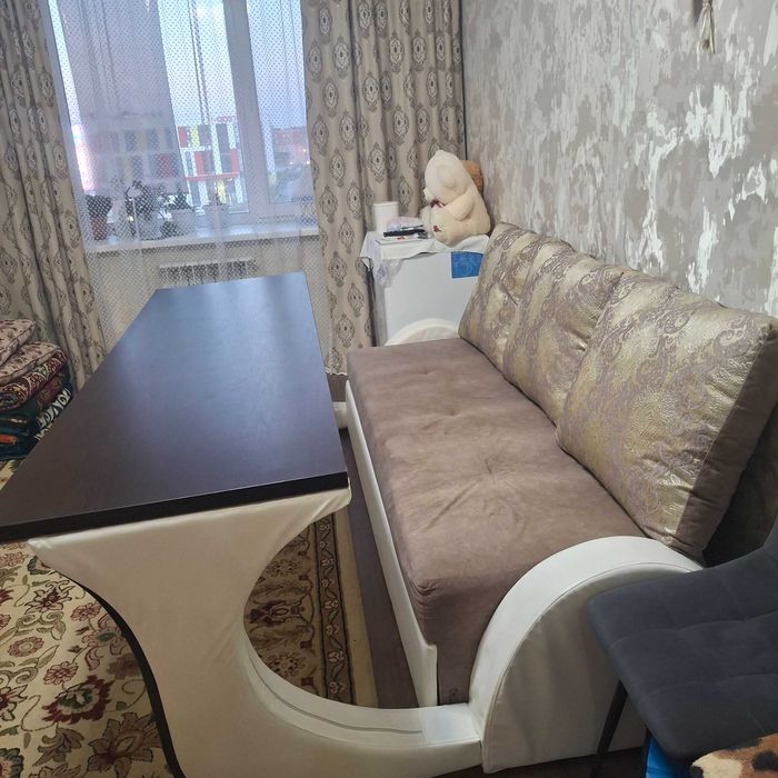 Продам диван с  столом