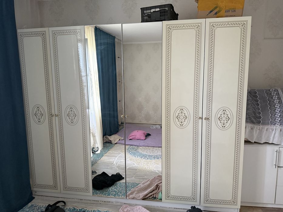Шкаф сатылады 90к Алматы