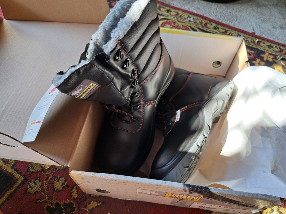 Vand adidasi si bocanci  protectie