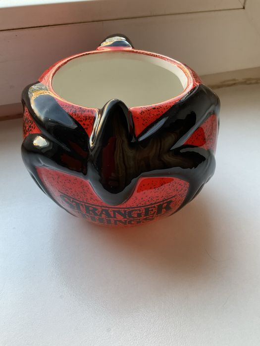 Cana Stranger Thinks,butoni,pahare Baccarat vechi,farfurii ceramica