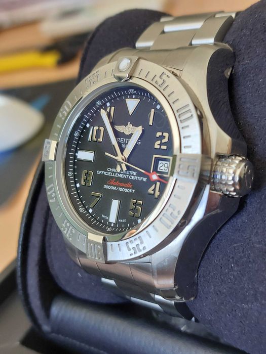 Breitling Avenger Seawolf / Chronograph 43 / GMT 45 Diver's Auto