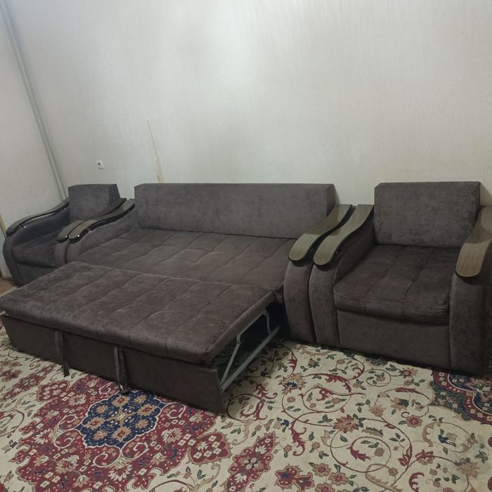 Диван с кремом ...