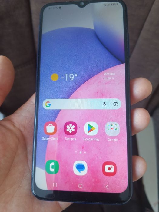 Продам два телефона Реалми нот 50