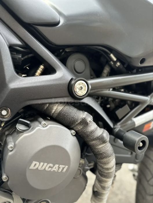 Ducati Monster 696