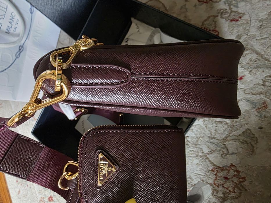 Сумка Prada Re-Edition бурбунди
