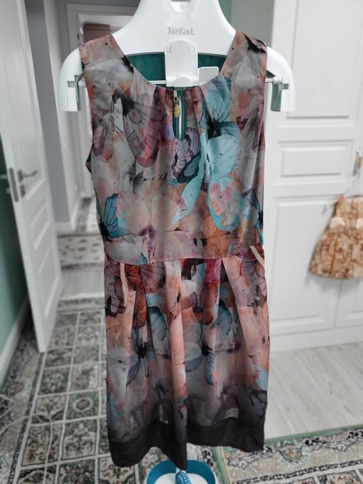 Продам платья, вверхнию одежду, обувь