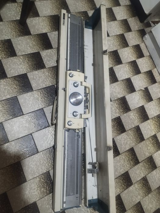 Mașina de tricotat  manuala Gracia   în perfectă stare