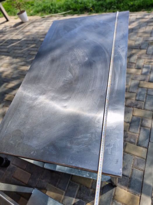 Металлический стол