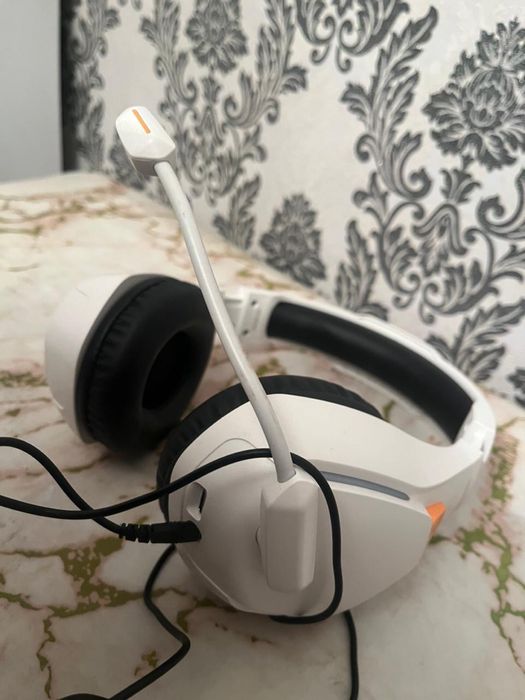 Продам наушники в хорошем состание