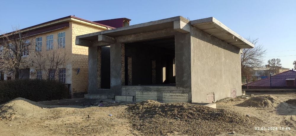 Недостроенный здание