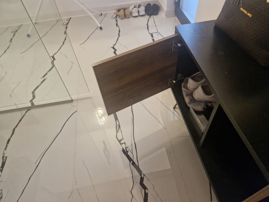 Canapea  piele in stare foarte buna  pret 1500 lei , Comoda  living